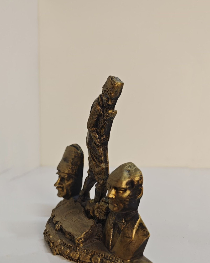 Atatürk Dekoratif Biblo - Üçlü Masaüstü - Gold Eskitme Atatürk Dekoratif Biblo - Üçlü Masaüstü - Gold Eskitme