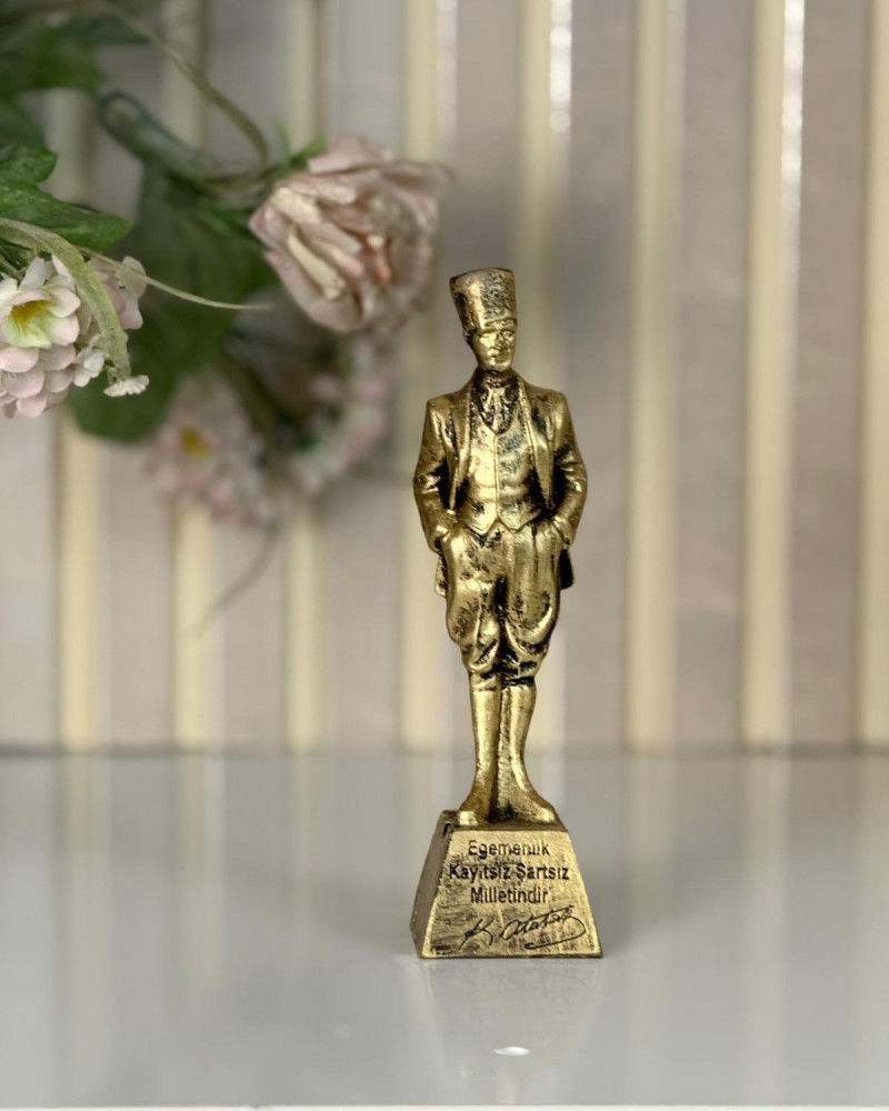 Standing Atatürk Statue Figurine Sovereignty Special Design Standing Atatürk Statue Figurine Sovereignty Special Design
