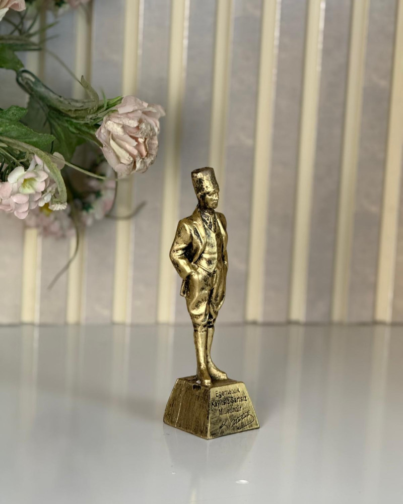 Standing Atatürk Statue Figurine Sovereignty Special Design Standing Atatürk Statue Figurine Sovereignty Special Design