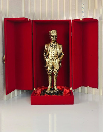 Özel Tasarım Kırmızı Kadife Kutulu Büyük Ayakta Duran Atatürk Heykel Biblo Özel Tasarım Kırmızı Kadife Kutulu Büyük Ayakta Duran Atatürk Heykel Biblo