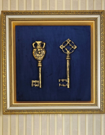 Mavi Zeminli Çilftli Anahtar Tasarımlı Tablo