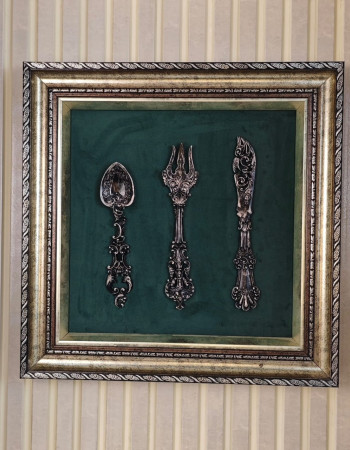 Özel Tasarım Çerçeveli Yeşil Zeminli Silver Eskiteme Kaşık, Çatal, Bıçak Tasarım Tablo