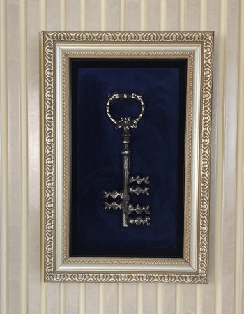 Özel Tasarım Çerçeveli Koyu Zeminli Silver Eskitme Tasarım Anahtar Tablo